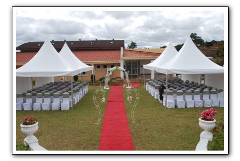 mariage-exterieur-tana-chapiteaux