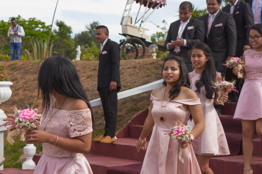 filles d'honneur-mariage-colonnades-mariage-Madagascar-6