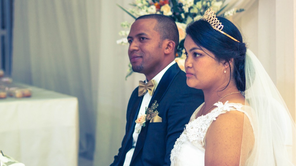 couple-mariage-colonnades-madagascar