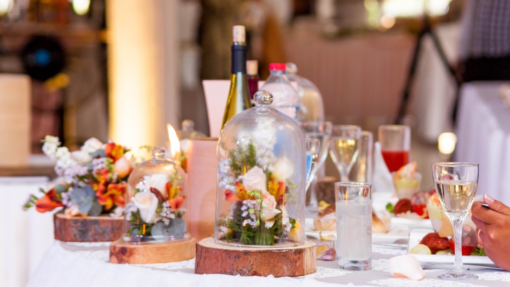 table-mariés-colonnades-mariage-Madagascar-1