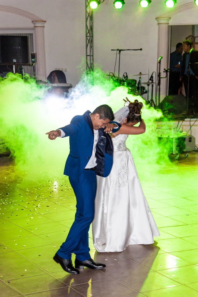 Mariage-colonnades-décembre-mariés-danse-ouverture