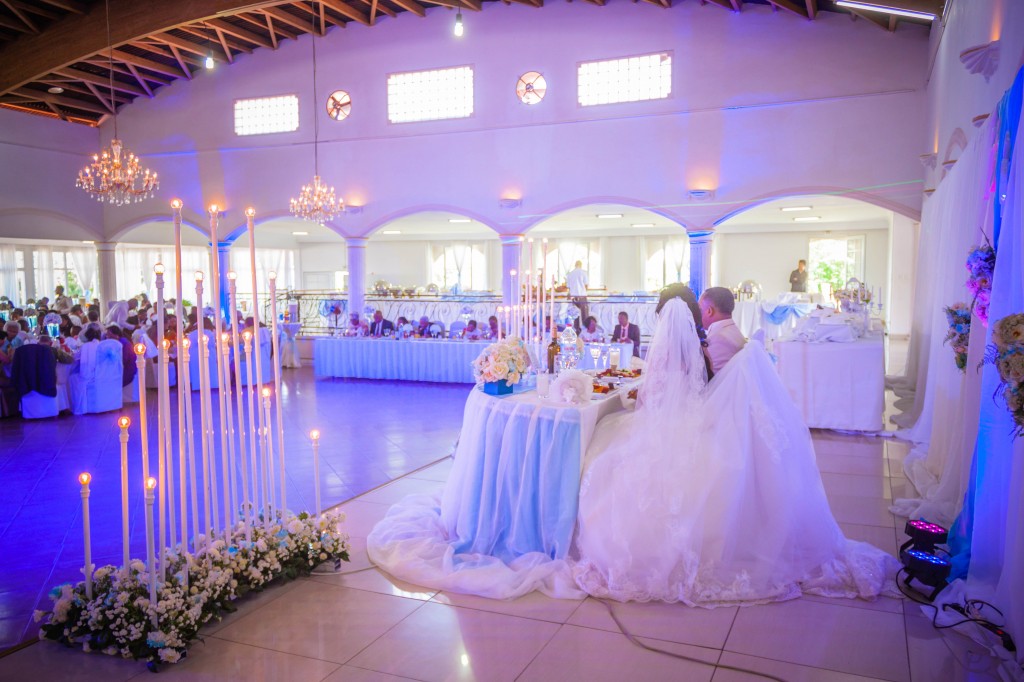 table-mariés-salle-réception-mariage-Antananarivo