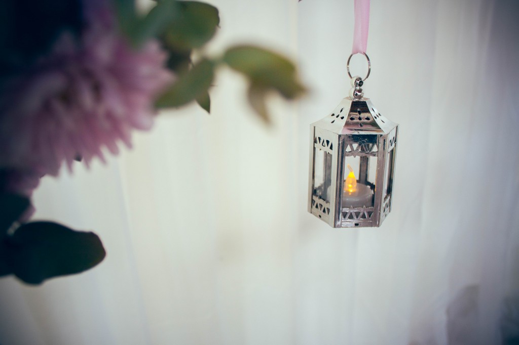 déco-chandelier-mariage-colonnades