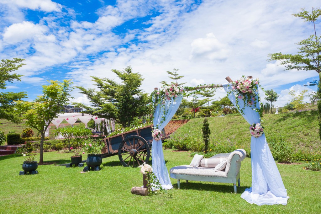 Décoration-extérieur-jardin-espace-les-Colonnades