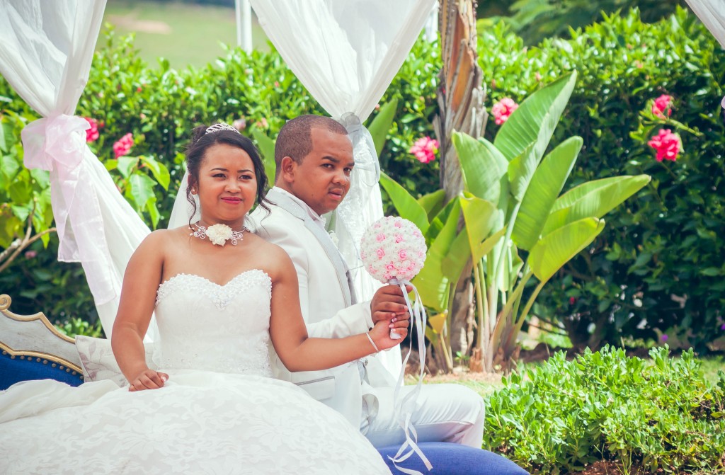 couple-mariage-espace-colonnades-shooting