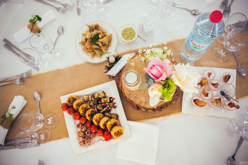 tables-invités-décoration-cocktail-salle-de-reception