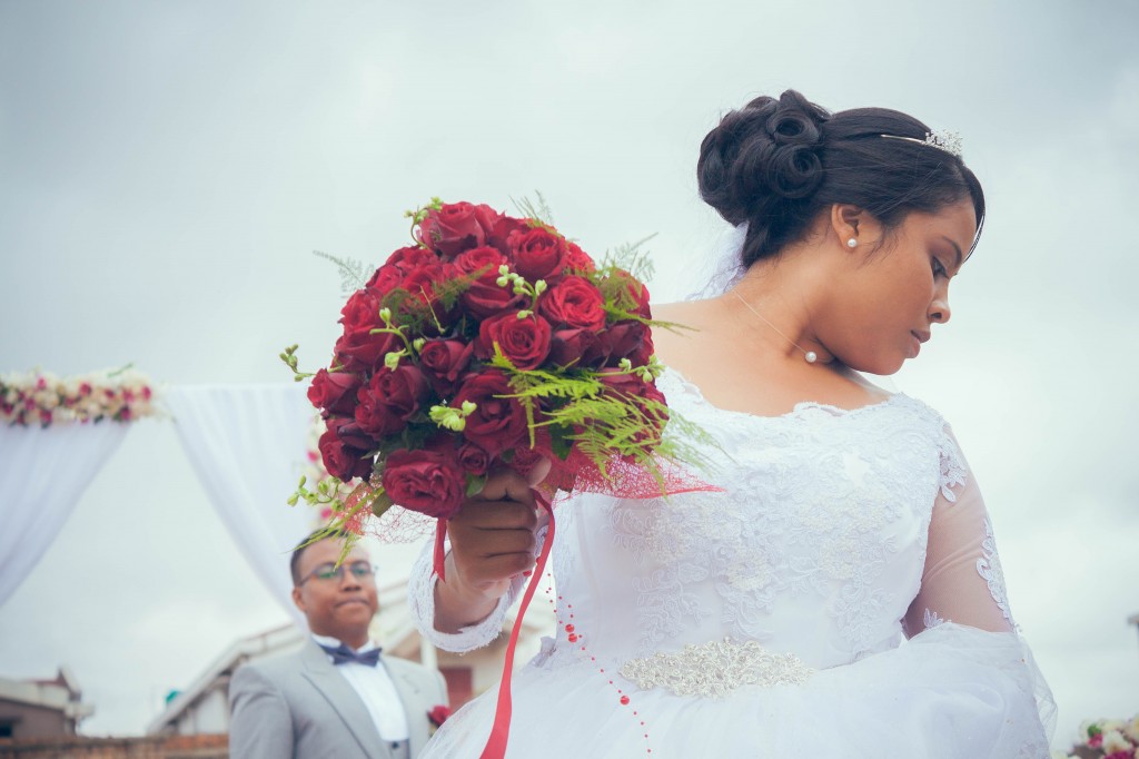 bouquet-mariée-jardin-espace-colonnades