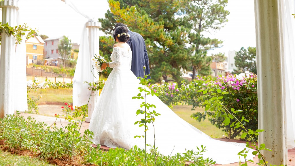 allée-des -mariés-mariage-espace-colonnades