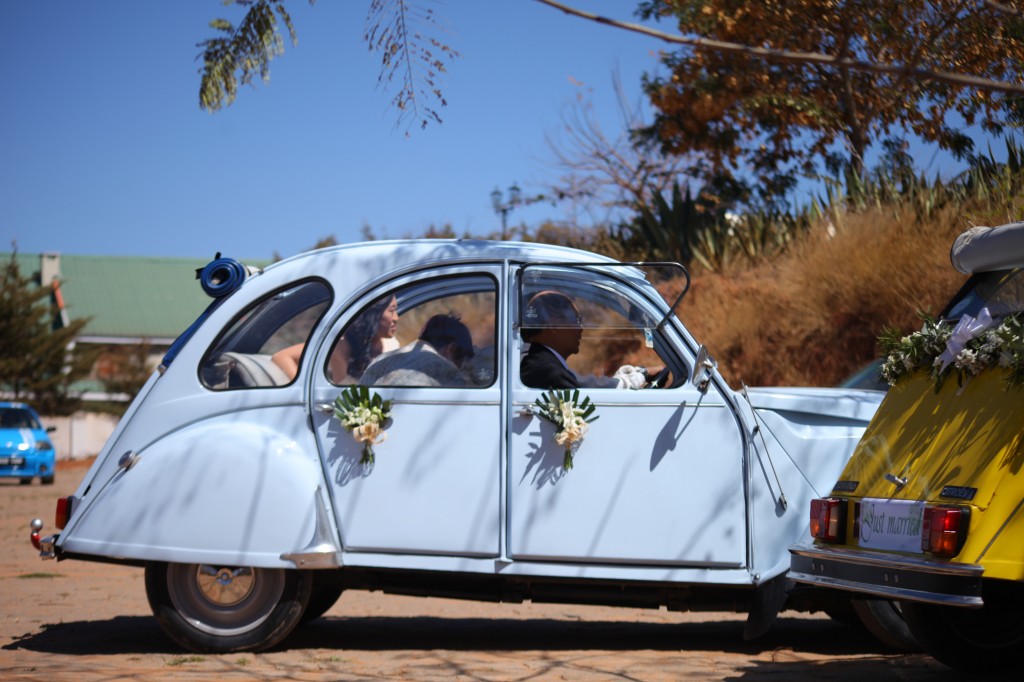 Arrivée-mariés-mariage-colonnades-Rary-Laurance-photosary (3)