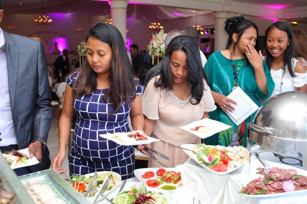 Grand buffet salle Colonnades mariage Mika Maeva (4)