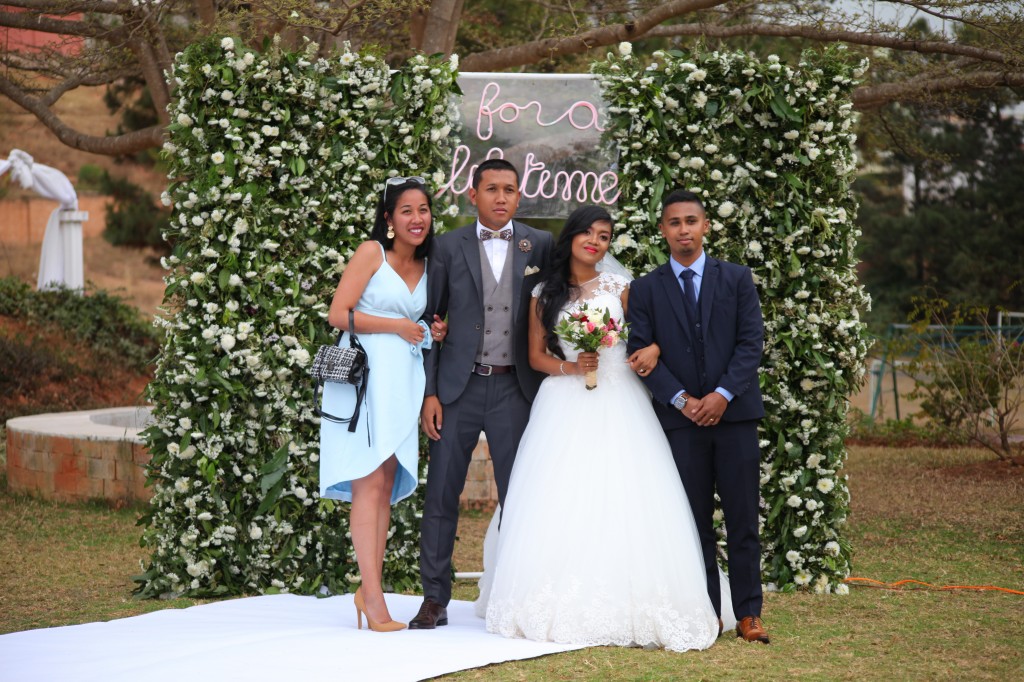 Scéance photo jadin mariage Ny Hasina Ronnie Colonnades (9)