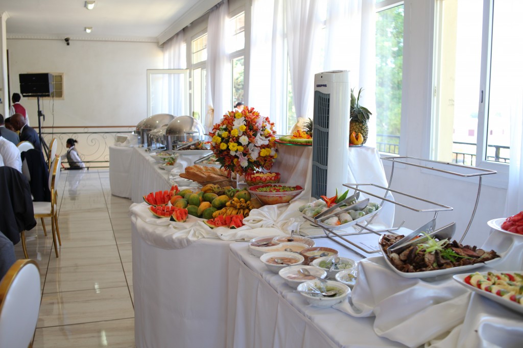 Buffet mariage salle de reception colonnades Laza&Hasina (2)