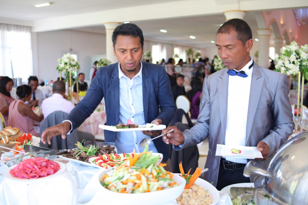 Buffet mariage salle de reception colonnades Laza&Hasina (3)