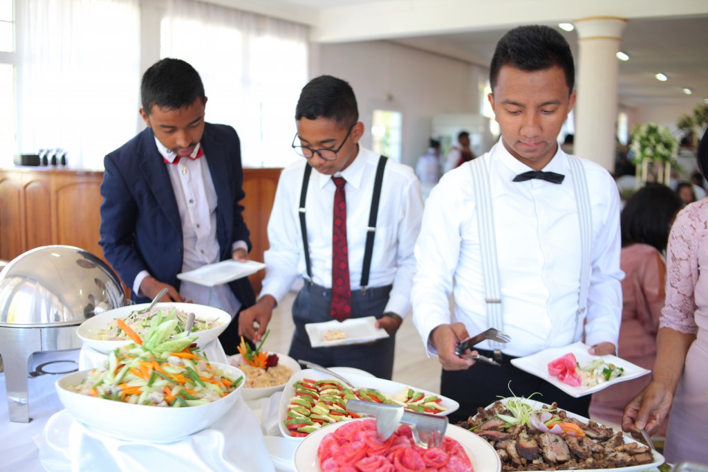 Buffet mariage salle de reception colonnades Laza&Hasina (4)