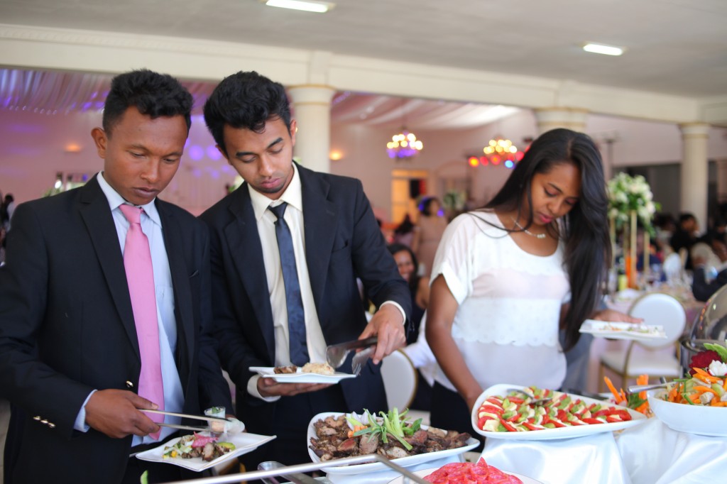 Buffet mariage salle de reception colonnades Laza&Hasina (5)