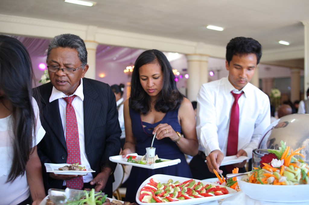 Buffet mariage salle de reception colonnades Laza&Hasina (7)