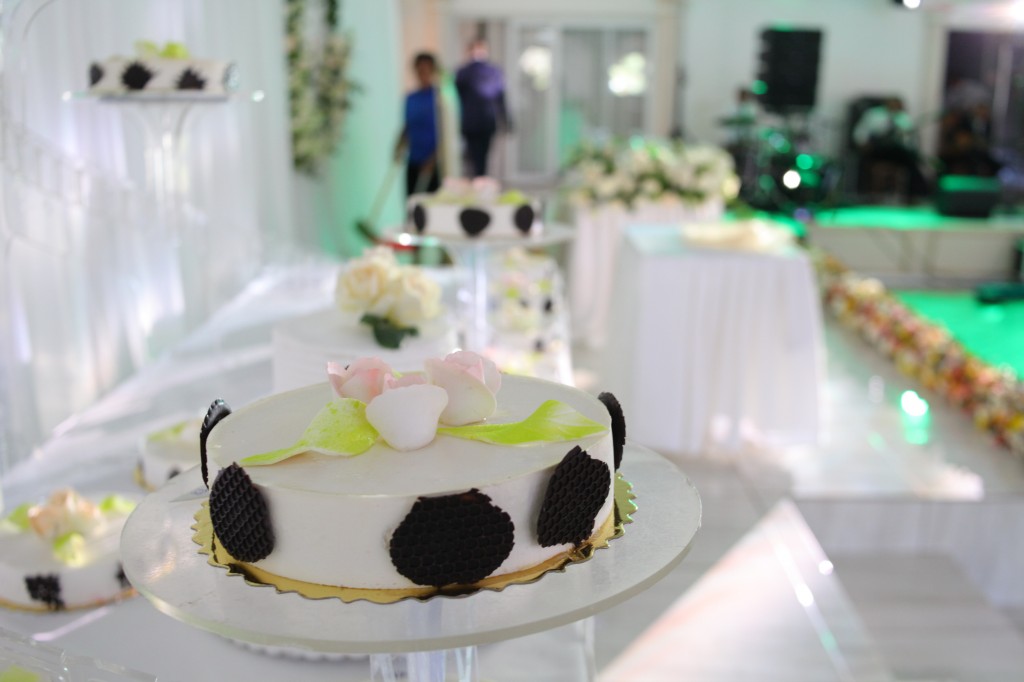 gateau mariage espace colonnades laza & hasina (1)