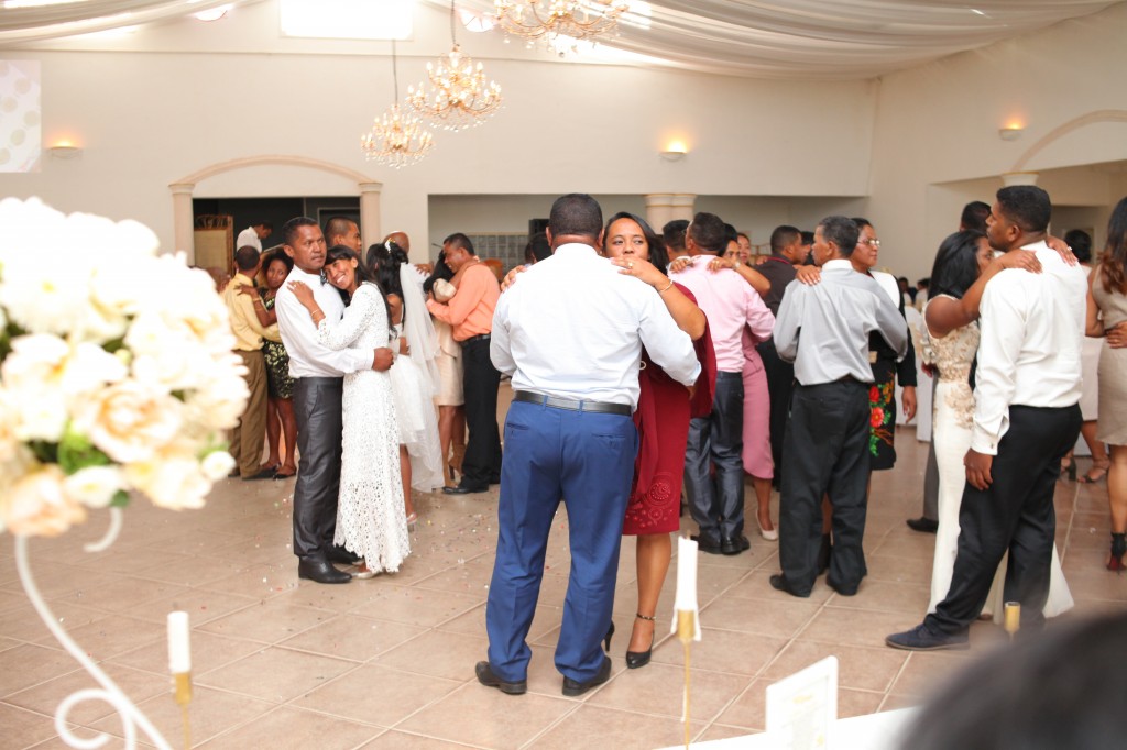 Ambiance-salle-réception-mariage-Laza-Volana (2)