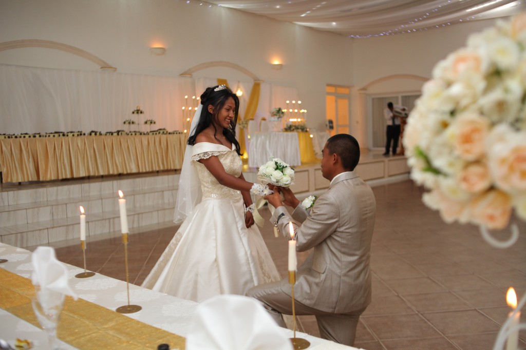 arrivée-mariés-salle-réception-mariage-Laza-Volana (6)