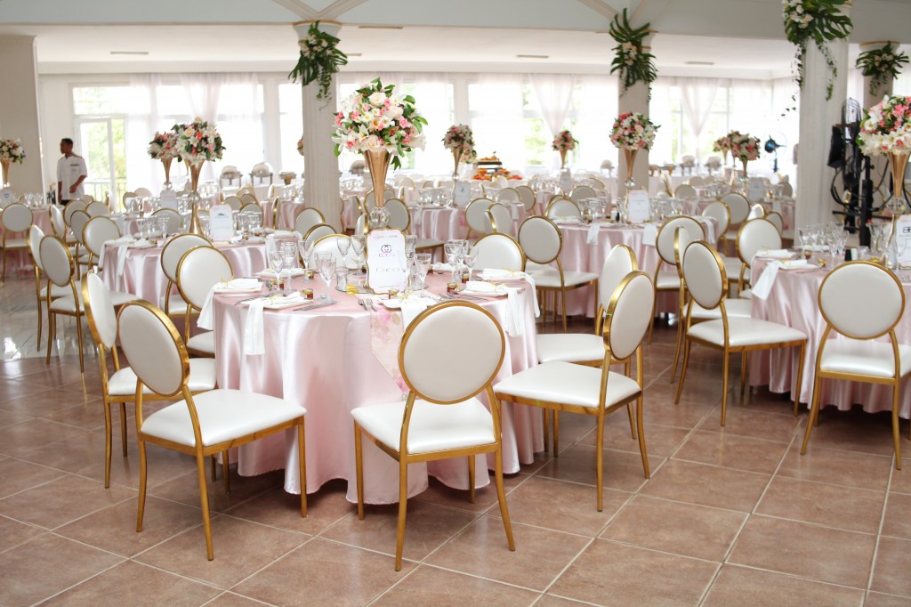 déco salle de reception colonnades mariage antonio sitraka (1)