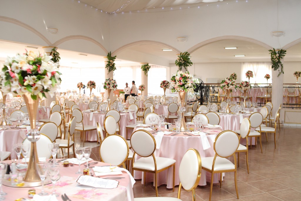 déco salle de reception colonnades mariage antonio sitraka (4)