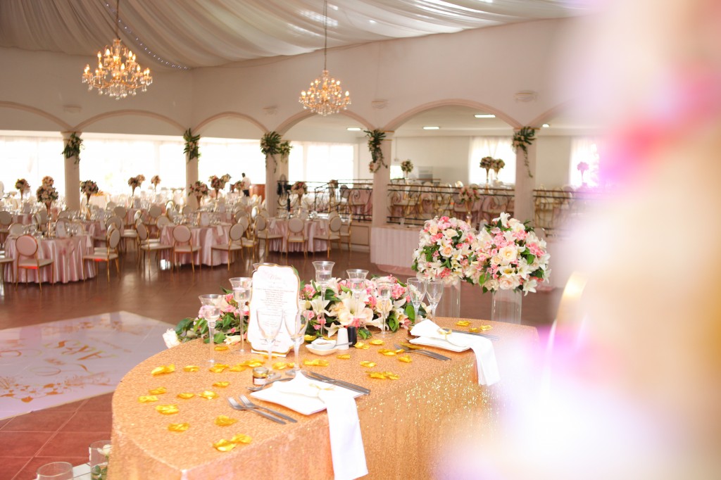 déco salle de reception colonnades mariage antonio sitraka (6)