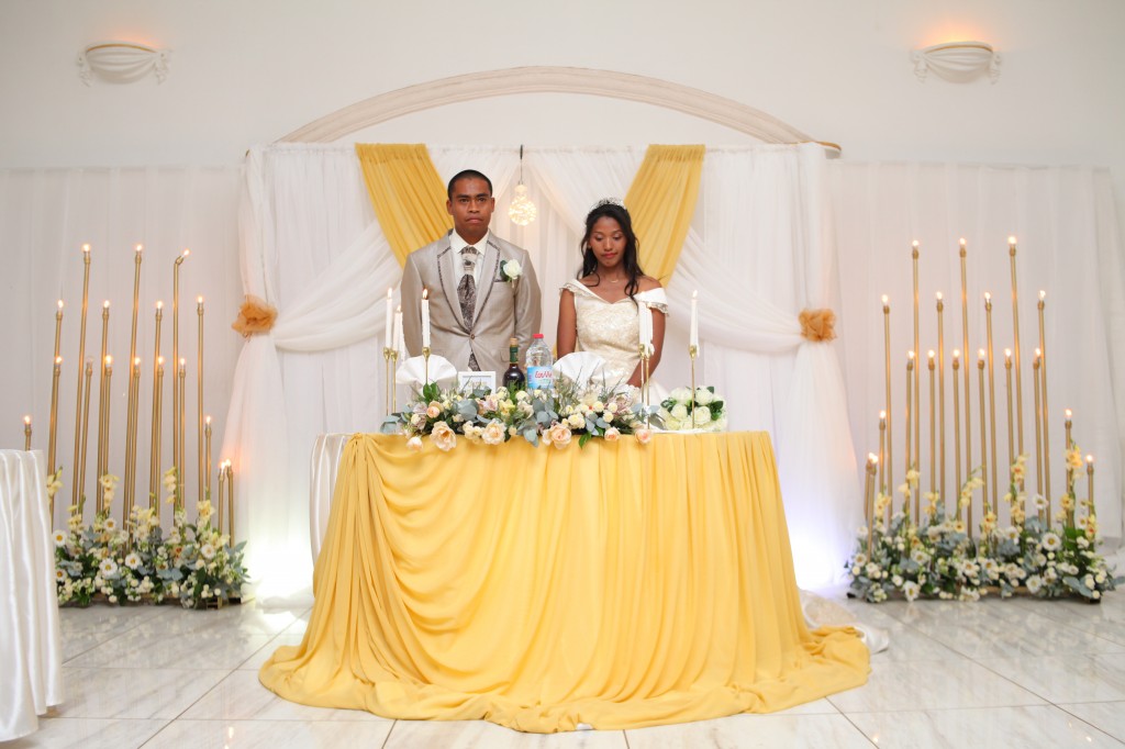entrée-mariés-salle-réception-mariage-Laza-Volana (3)