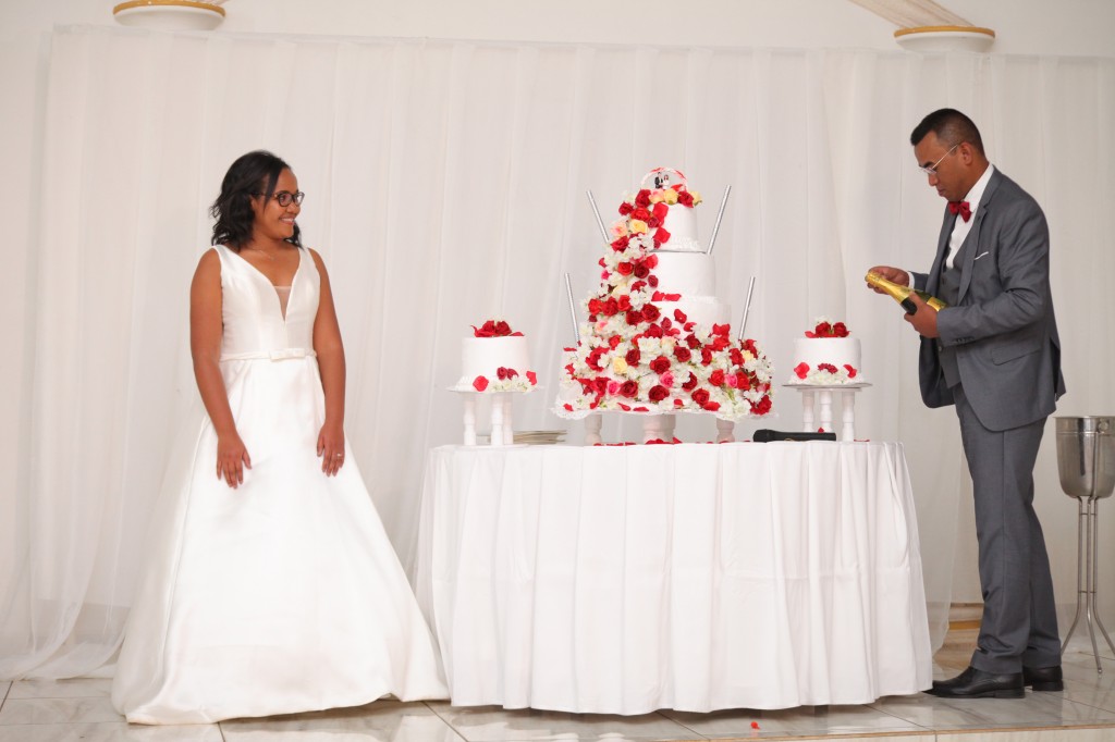 cérémonie gateau mariage Poun & Maryggeo Colonnades (2)