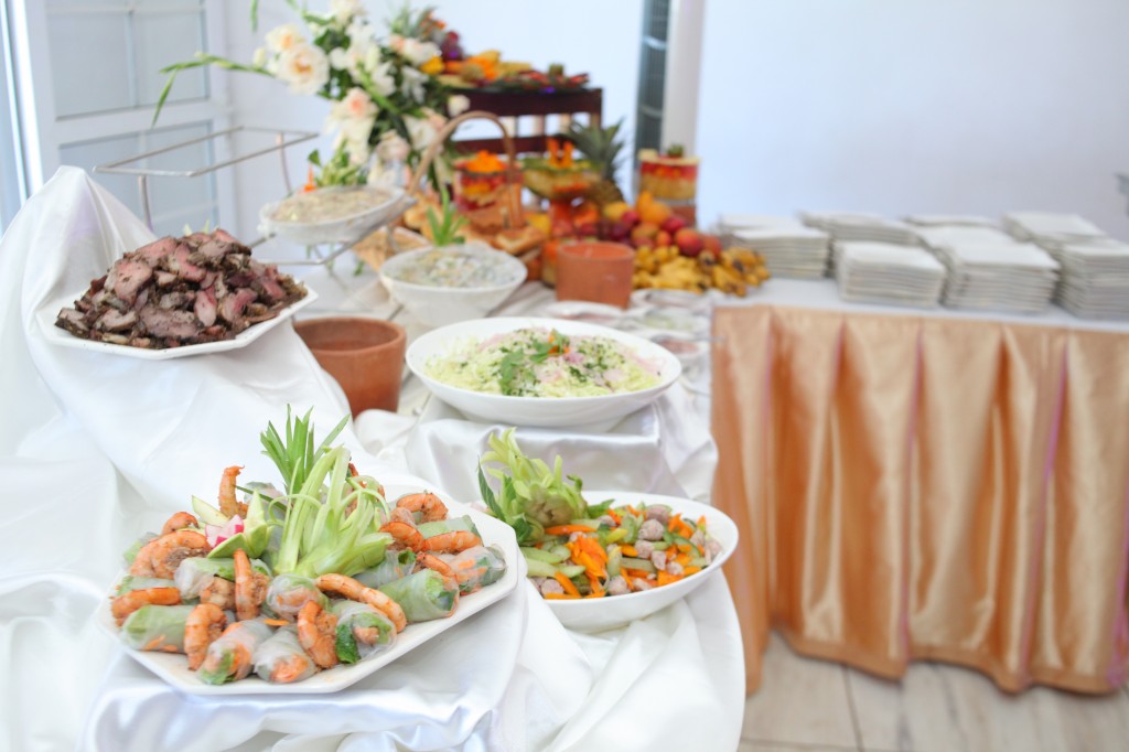 grand buffet salle de récéption mariage Colonnades Mamitiana & Tatiana (1)