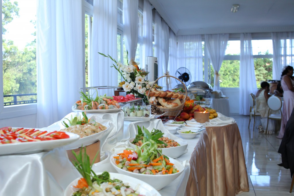 grand buffet salle de récéption mariage Colonnades Mamitiana & Tatiana (4)