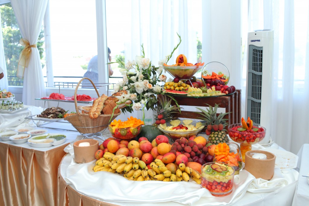 grand buffet salle de récéption mariage Colonnades Mamitiana & Tatiana (6)