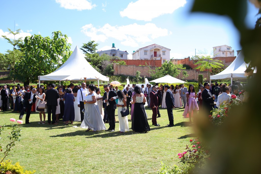 jardin cocktail de bienvenue mariage Colonnades Mamitiana & Tatiana