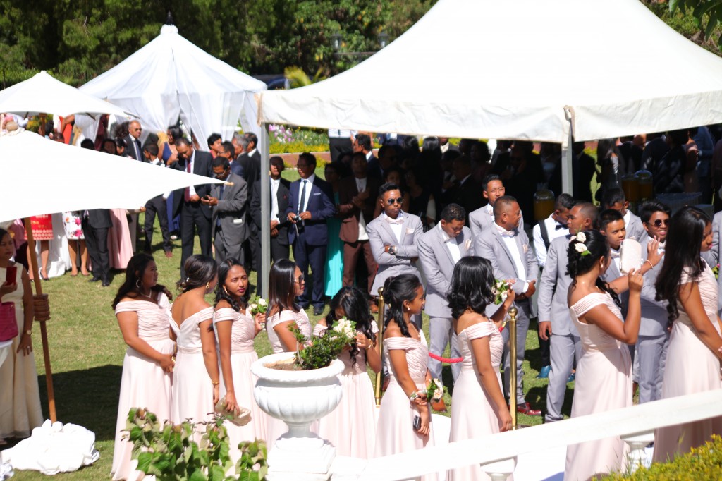 parcours tapis blanc mariage Colonnades Mamitiana & Tatiana (4)