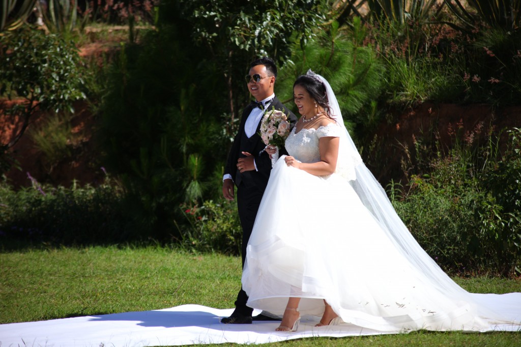 parcours tapis blanc mariage Colonnades Mamitiana & Tatiana (5)