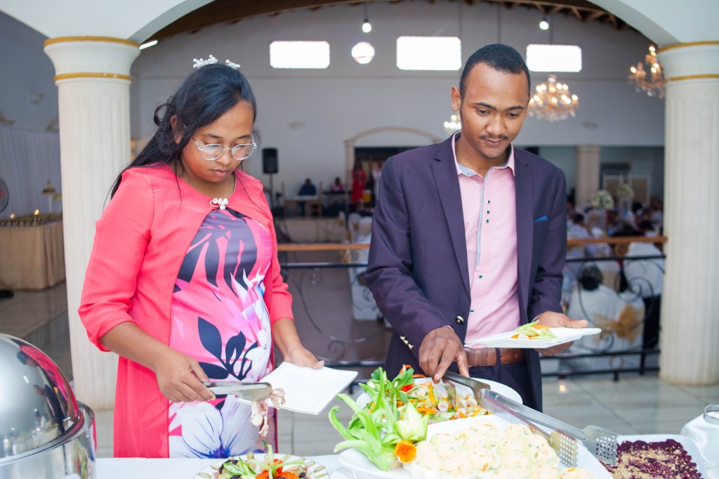 Ambiance-salle-buffet-mariage-espace-Colonnades-Antananarivo-Niavo & Fepy (4)