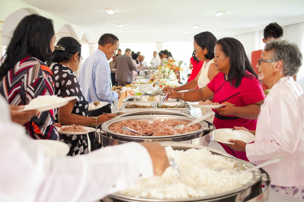 Ambiance-salle-buffet-mariage-espace-Colonnades-Antananarivo-Niavo & Fepy (9)