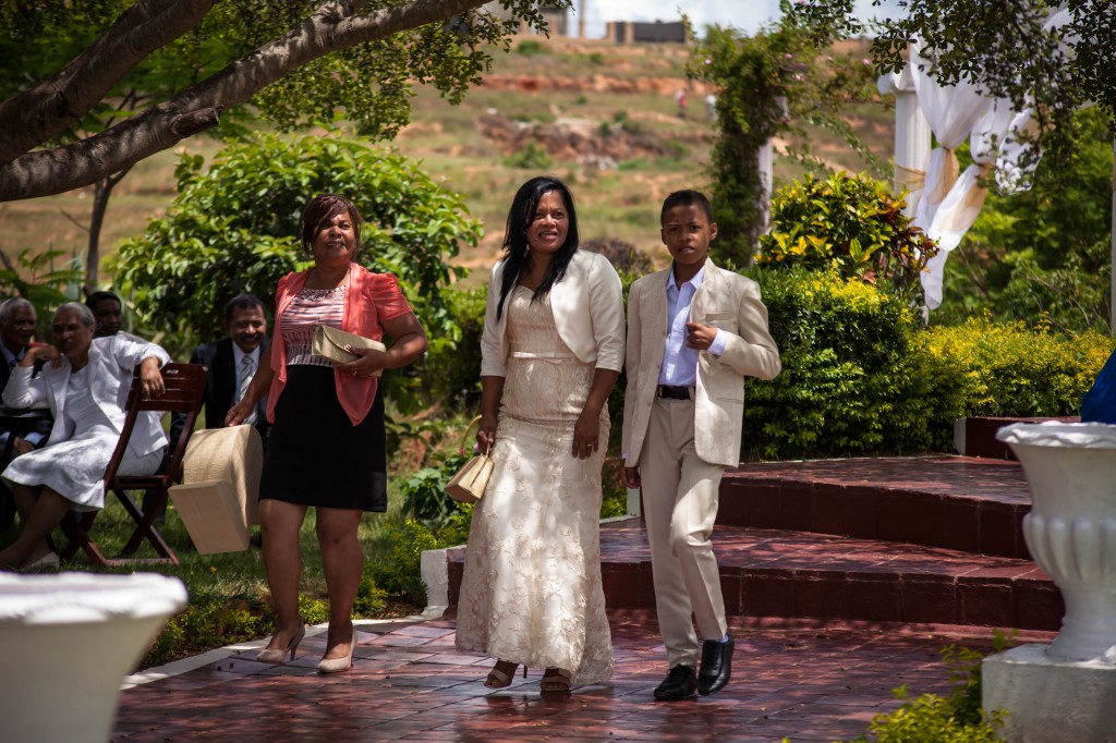 Arrivée-mariés-invités-mariage-espace-Colonnades-Antananarivo-Niavo & Fepy (5)