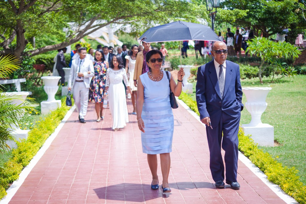 Arrivée-mariés-invités-mariage-espace-Colonnades-Antananarivo-Niavo & Fepy (7)