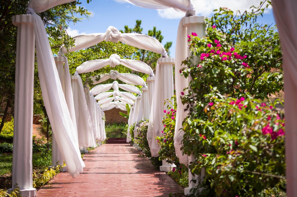 Déco-externe-mariage-espace-Colonnades-Antananarivo-Niavo & Fepy (5)