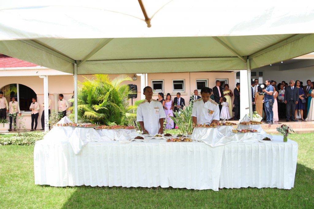 Mariage-espace-colonnades-Miarana-Mitantsoa-cocktail-bienvenue (1)