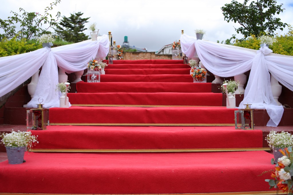 Mariage-espace-colonnades-Miarana-Mitantsoa-décoration-jardin (3)