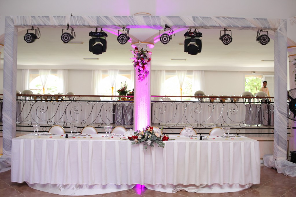 Mariage-espace-colonnades-Miarana-Mitantsoa-décorations-salle-reception (6)