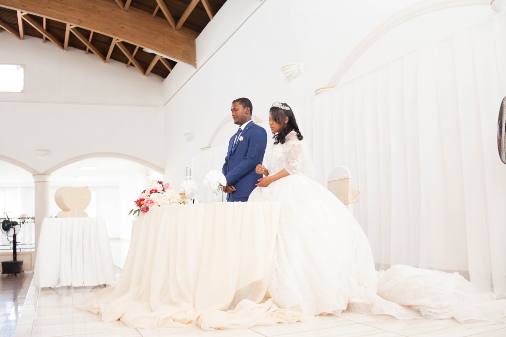 Tapis-rouge-entrée-salle-mariage-espace-Colonnades-Antananarivo-Niavo & Fepy (9)