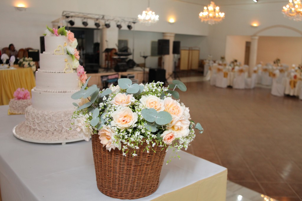 Décoration-mariage-mixte-américano-malgache-Carl-Zo-espace-colonnades (2)