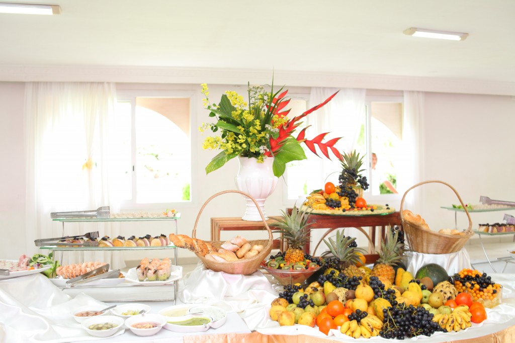 grand-buffet-mariage-mixte-américano-malgache-Carl-Zo-espace-colonnades (5)