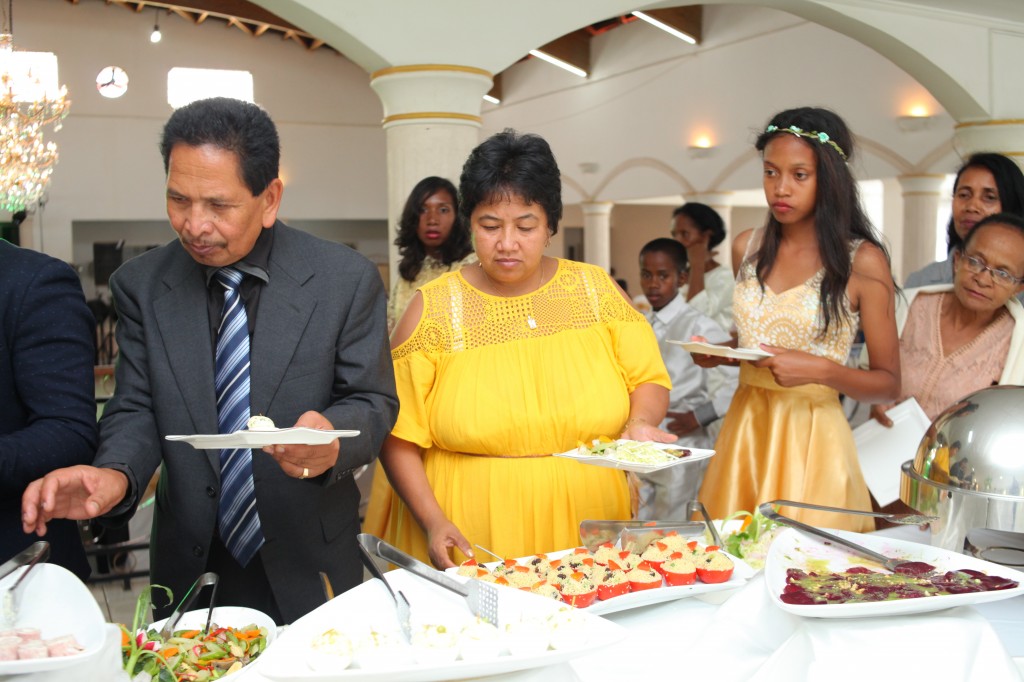 grand-buffet-mariage-mixte-américano-malgache-Carl-Zo-espace-colonnades (9)