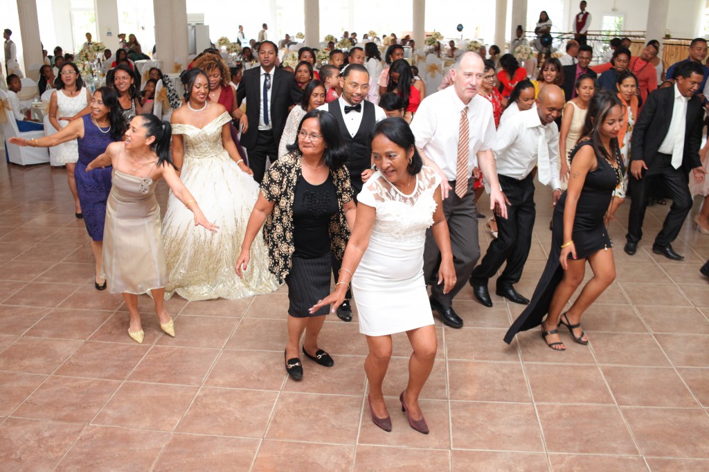 Ambiance-salle-réceptio-Colonnades-mariage-Aina&Anja (11)