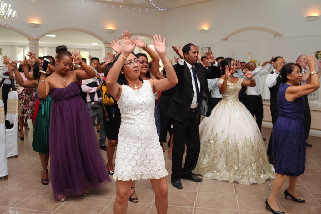 Ambiance-salle-réceptio-Colonnades-mariage-Aina&Anja (13)