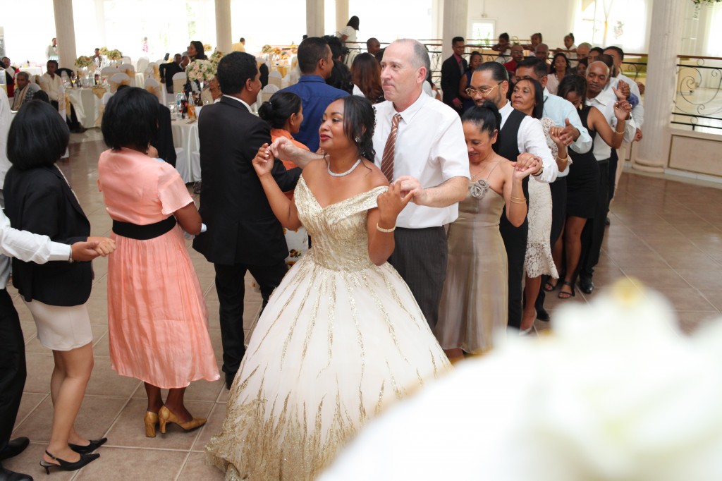 Ambiance-salle-réceptio-Colonnades-mariage-Aina&Anja (9)