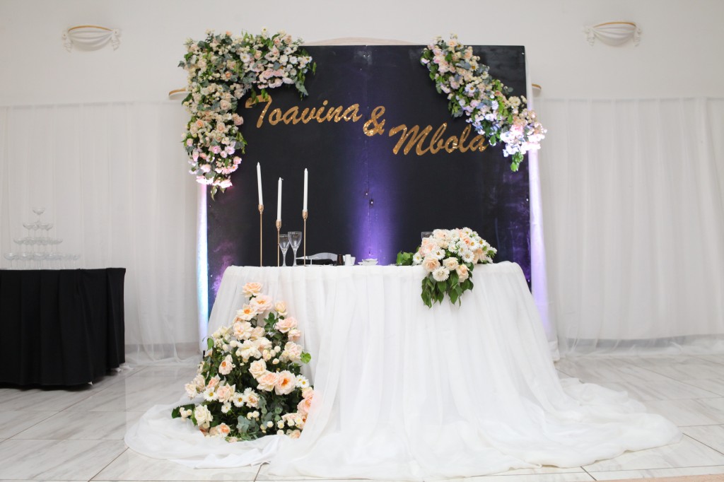 Décoration-salle-mariage-Toavina-Mbola-espace-Colonnades (5)